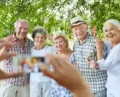 Vacances entre seniors célibataires : quelles destinations privilégier ?